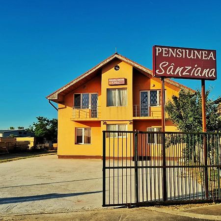 Pensiunea Sanziana Hotel Орадеа Екстериор снимка