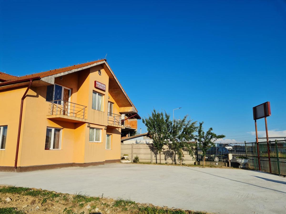 Pensiunea Sanziana Hotel Орадеа Екстериор снимка