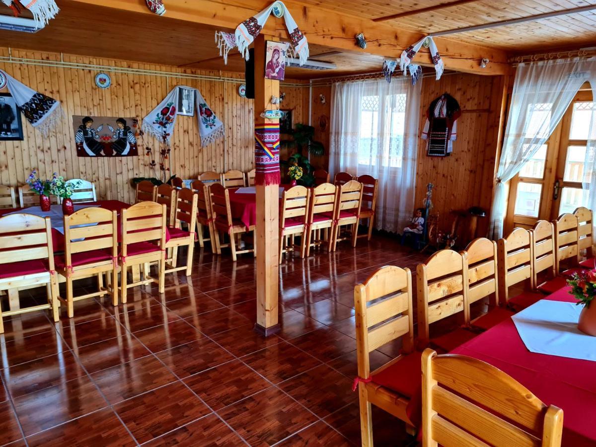 Pensiunea Sanziana Hotel Орадеа Екстериор снимка