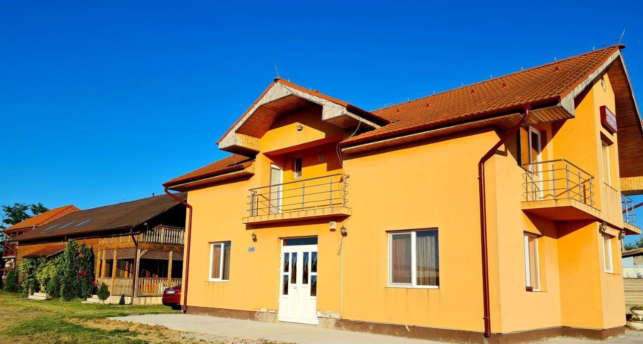 Pensiunea Sanziana Hotel Орадеа Екстериор снимка