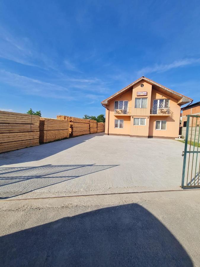 Pensiunea Sanziana Hotel Орадеа Екстериор снимка