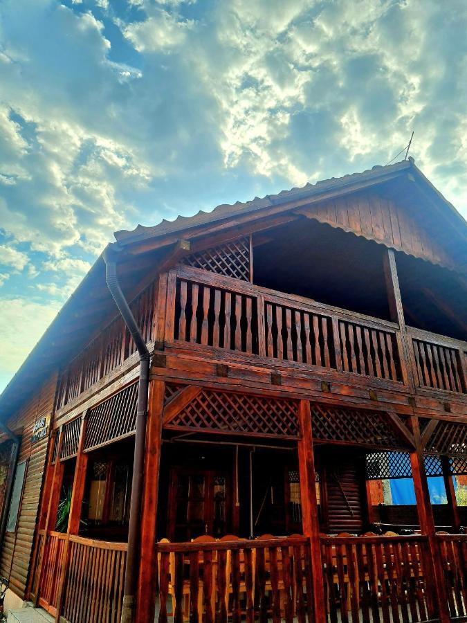 Pensiunea Sanziana Hotel Орадеа Екстериор снимка