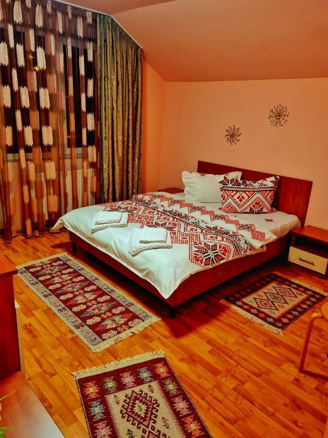 Pensiunea Sanziana Hotel Орадеа Екстериор снимка