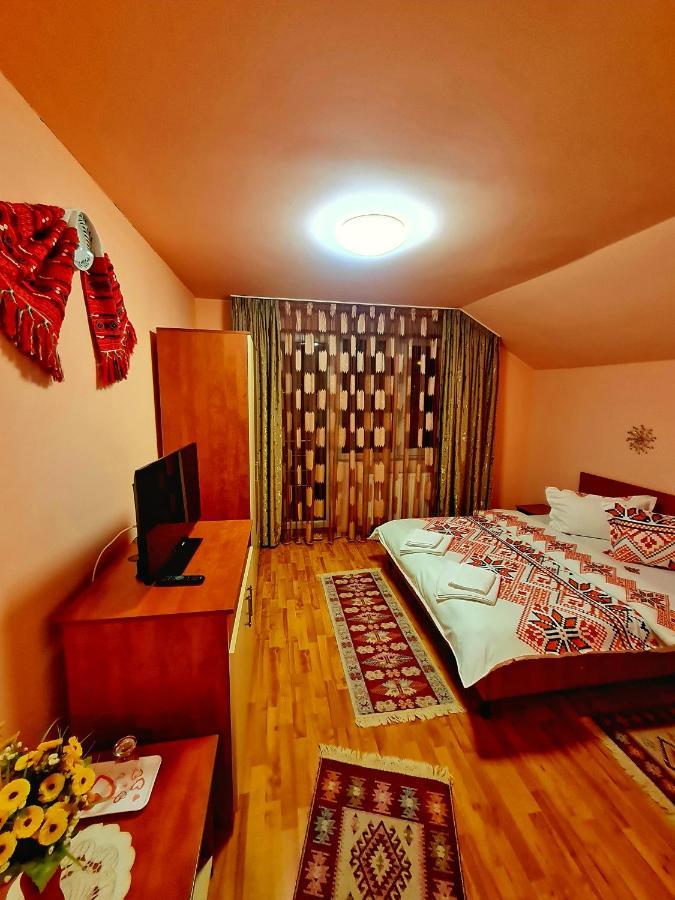 Pensiunea Sanziana Hotel Орадеа Екстериор снимка